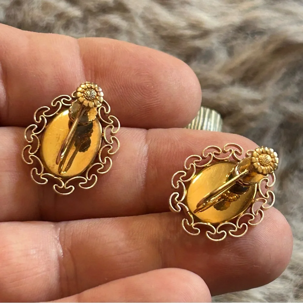 Vintage Krementz genuine carved shell cameo 14kt gold overlay earrings with box